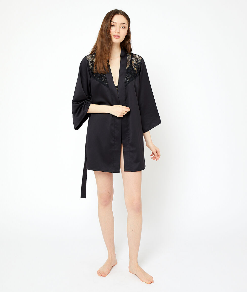 Kimono z detalami z koronki czarny.