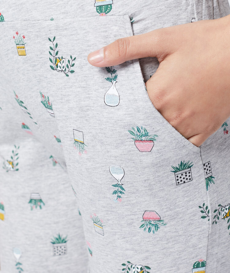 Spodnie capri z organicznej bawełny w kwiatowy deseń szary.