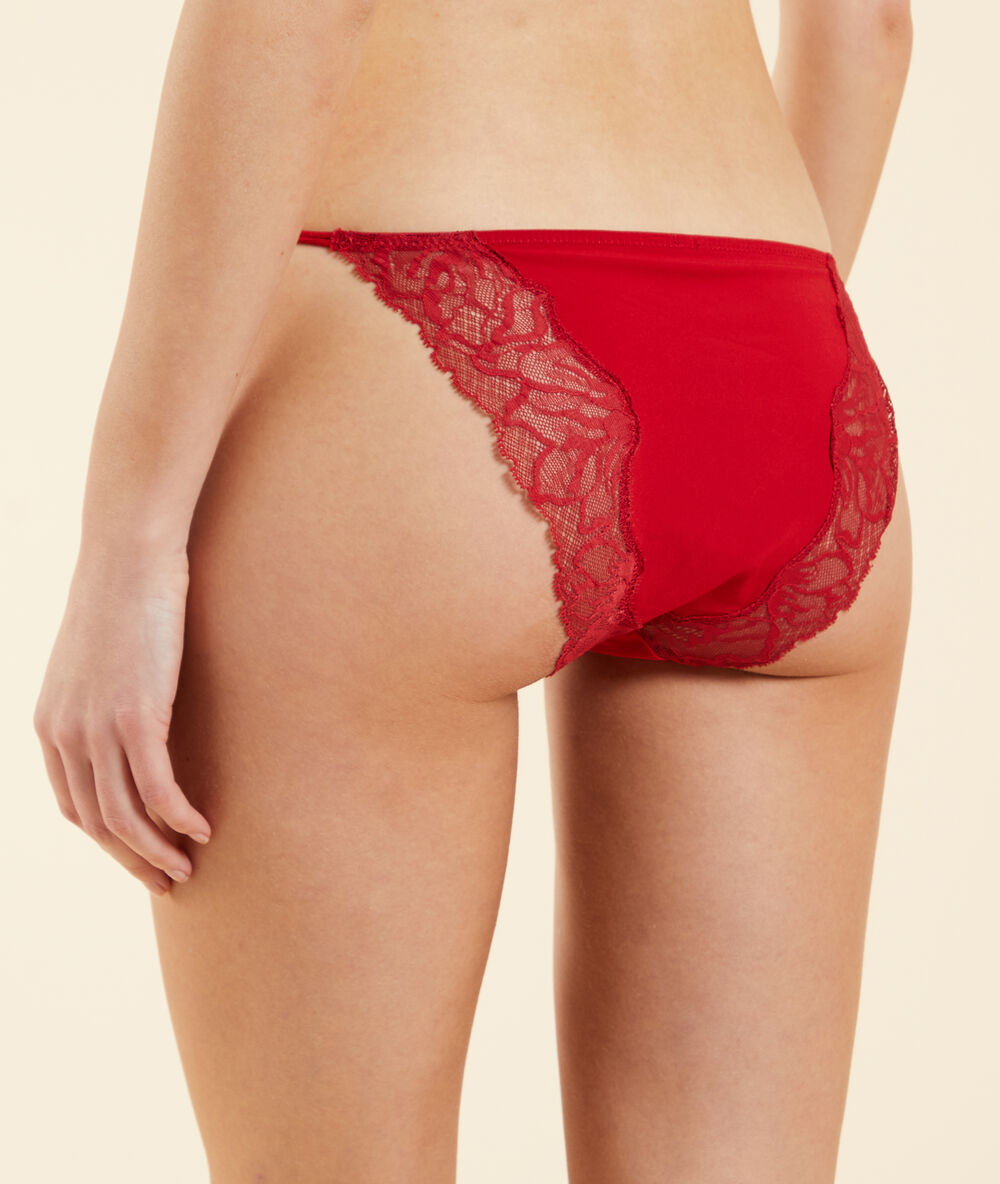 Majtki bikini z koronki czerwony.