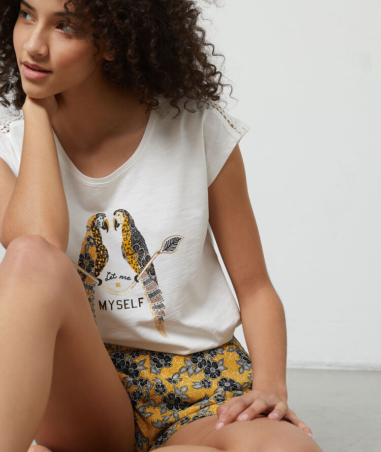 T- shirt z nadrukiem i napisem ecru.
