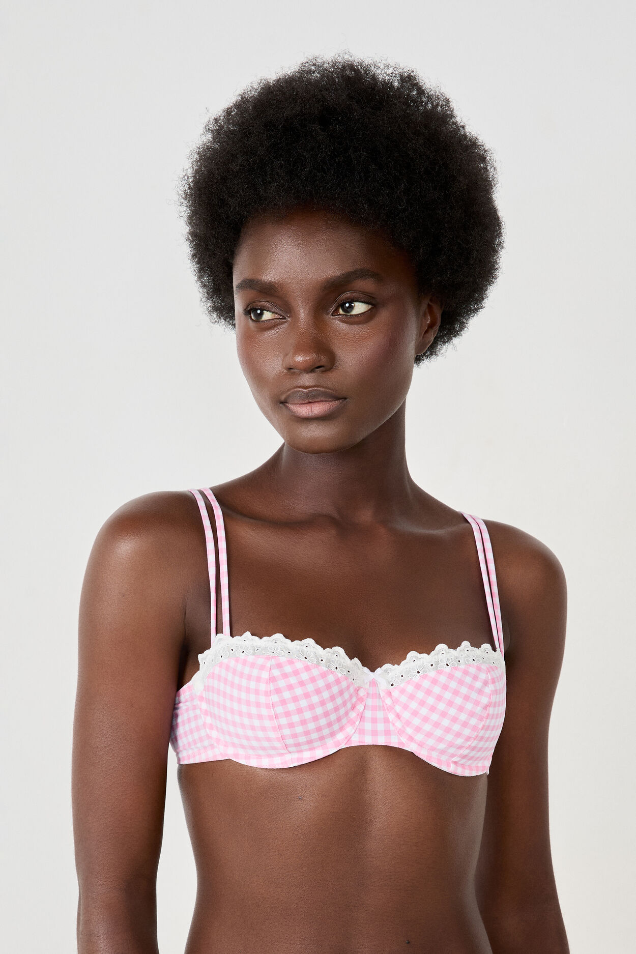 Soutien-gorge n.9 - balconnet avec broderie