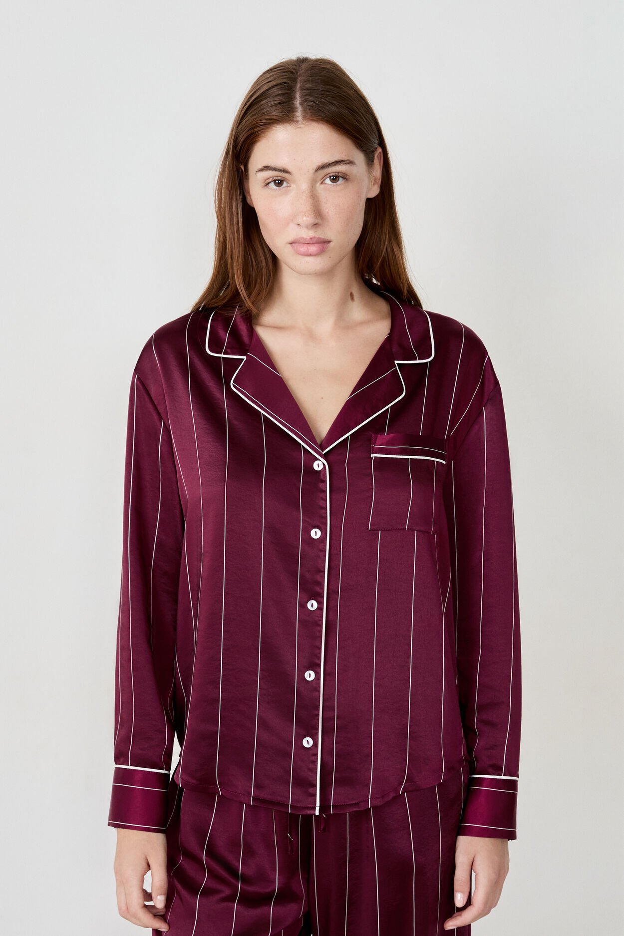 Chemise de pyjama à rayures en satin