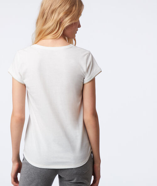 T-shirt z napisem ecru.