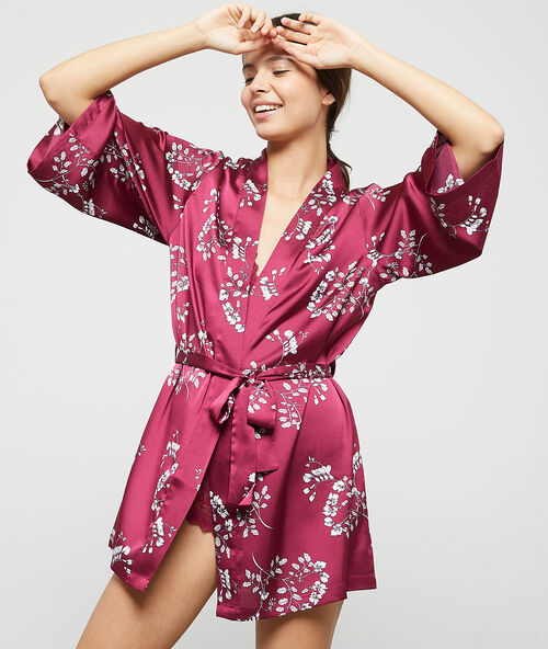 Satynowe kimono z kwiatowym nadrukiem bordowy.