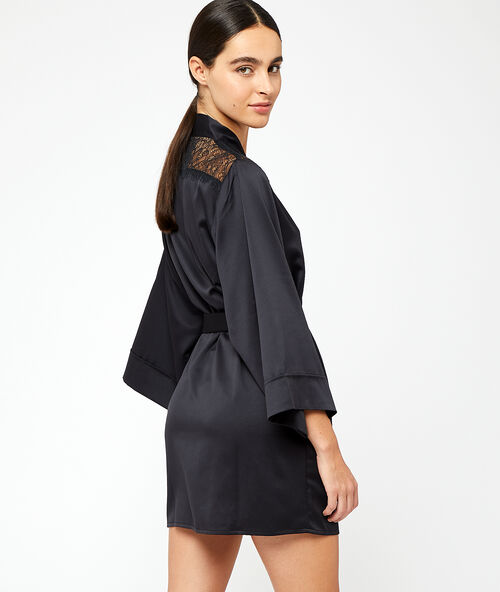 Satynowe kimono, plecy i ramiona z koronki czarny.