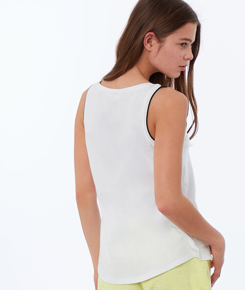 Top z napisem blanc.