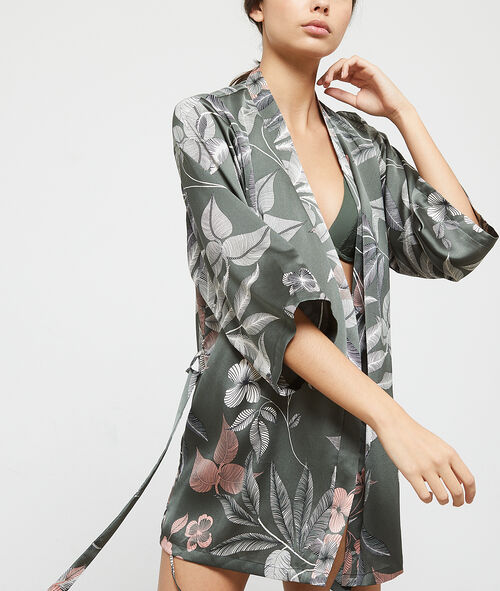 Satynowe kimono z kwiatowym nadrukiem Satynowe kimono z kwiatowym nadrukiem