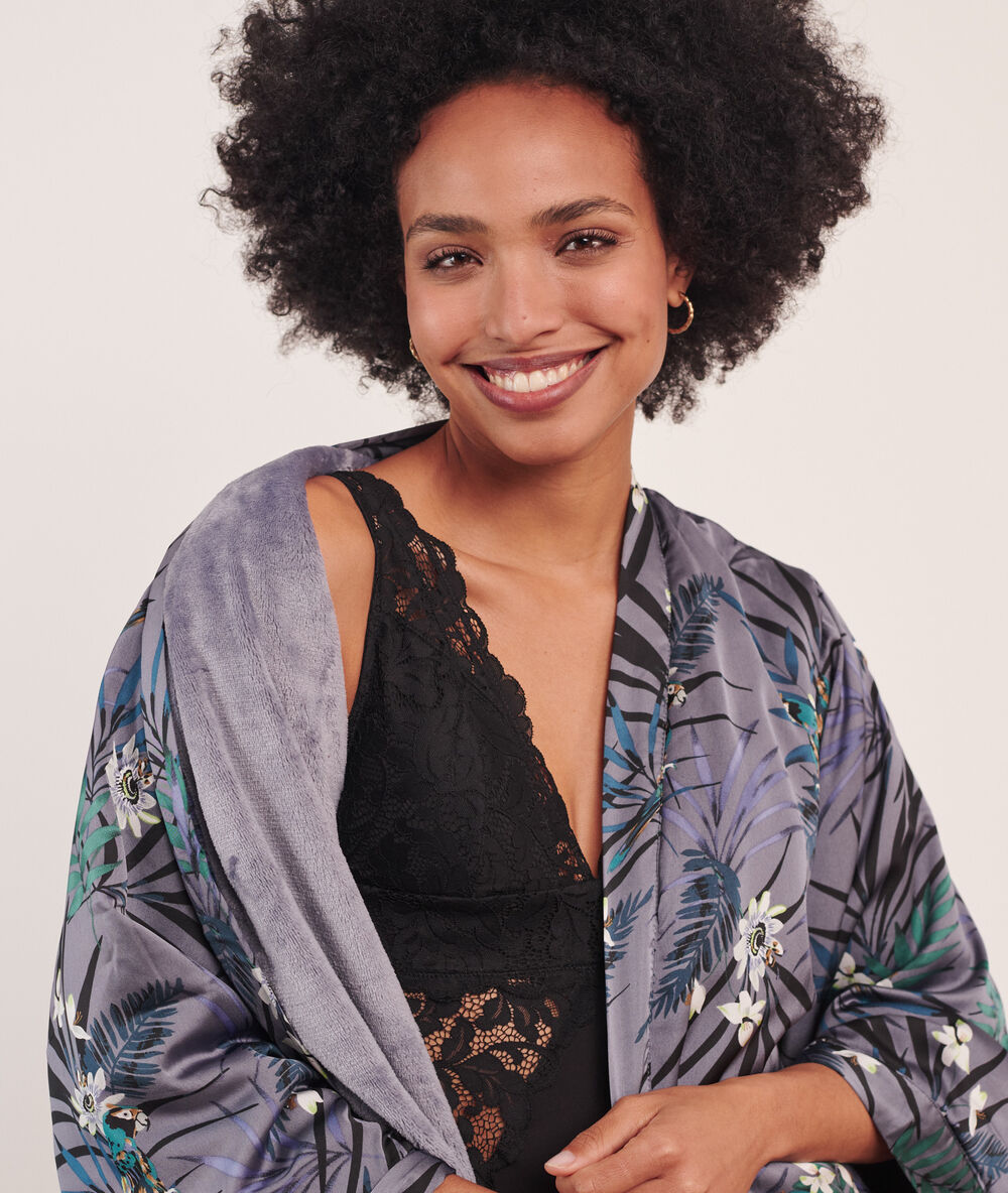 Kimono z kwiatowym nadrukiem malwowy.