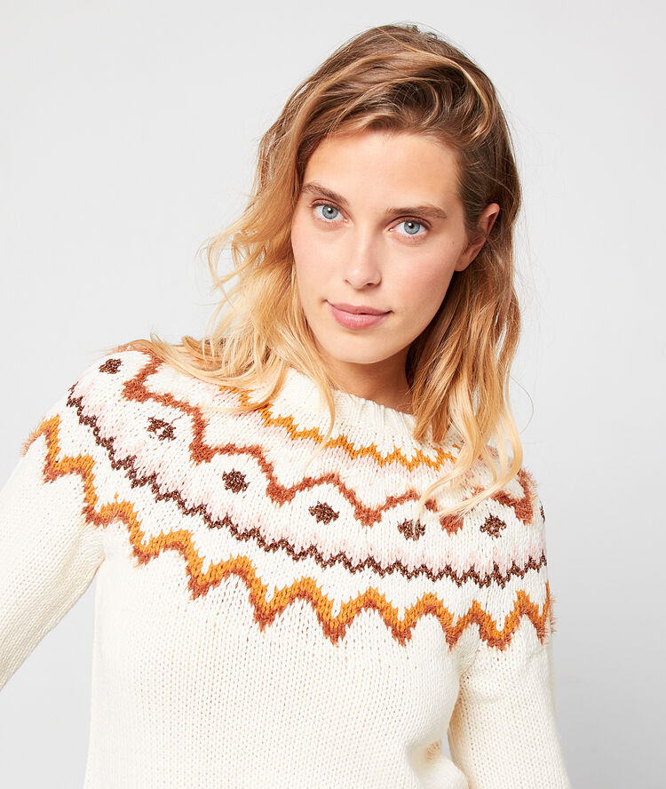 Gruby sweter w zimowe motywy ecru.