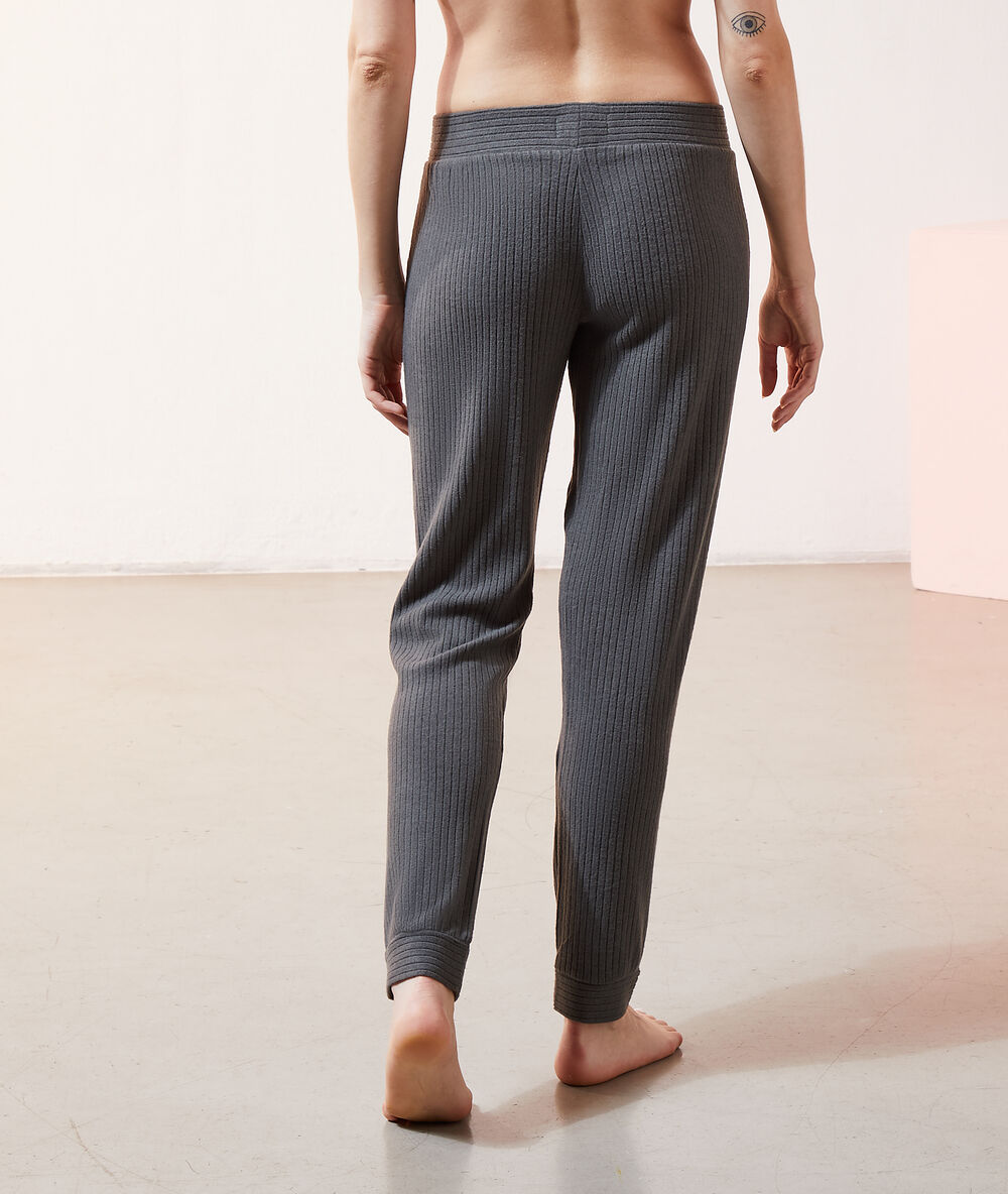 Prążkowane spodnie loungewear khaki.