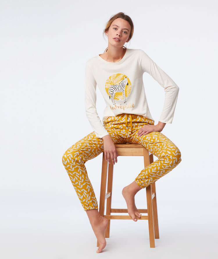 T-shirt z napisem ecru.