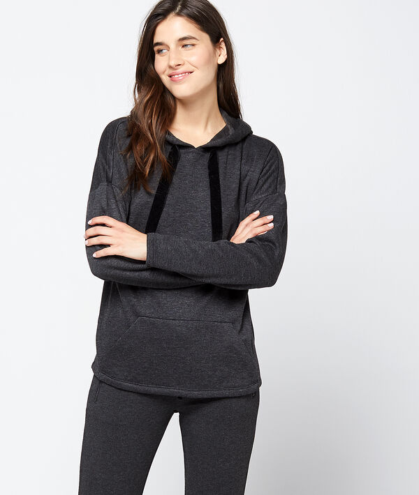 Bluza homewear z kapturem wiązanym aksamitnymi tasiemkami Bluza homewear z kapturem wiązanym aksamitnymi tasiemkami