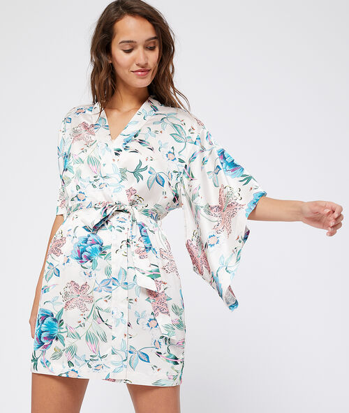 Satynowe kimono z kwiatowym nadrukiem ecru.