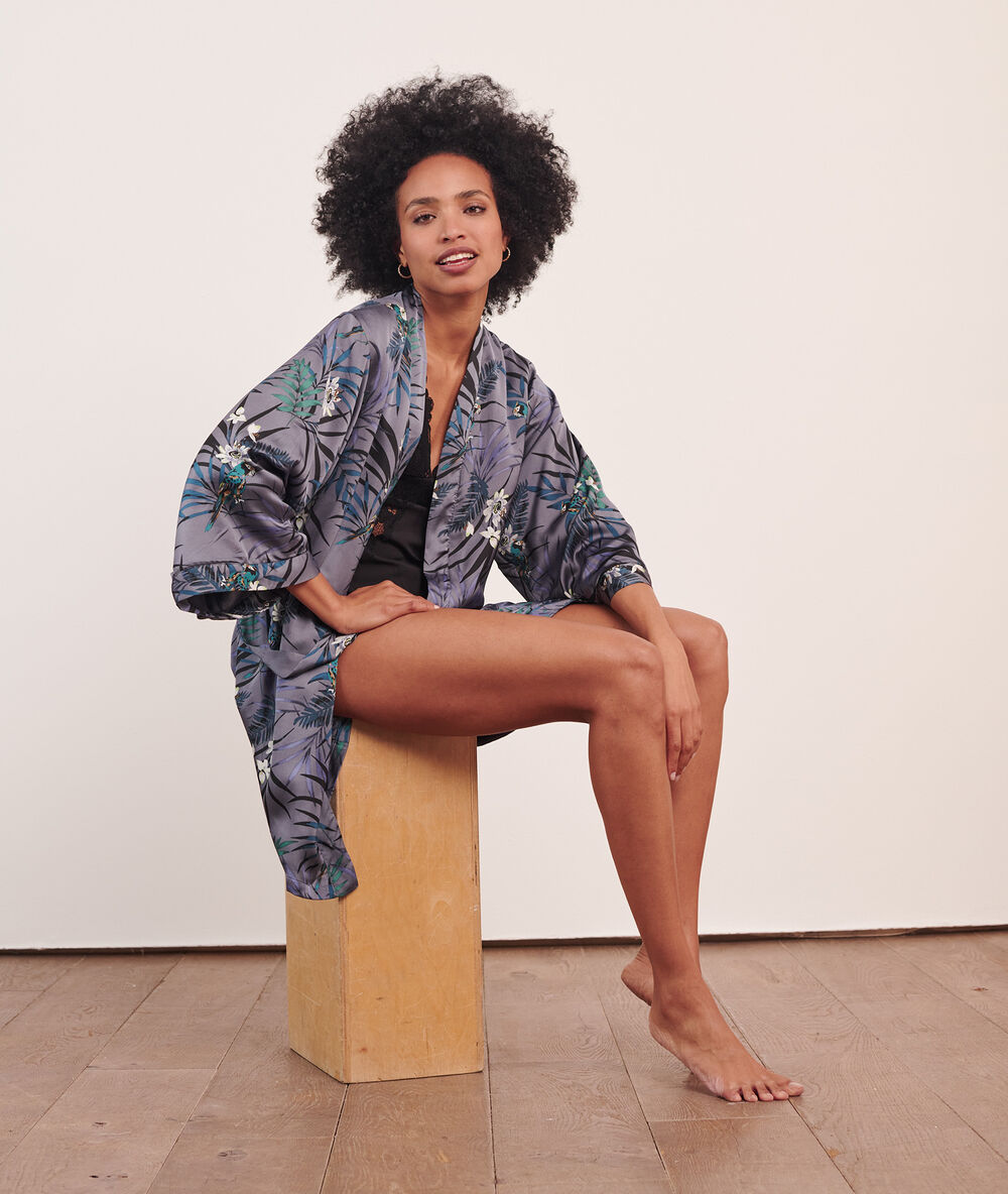 Kimono z kwiatowym nadrukiem malwowy.