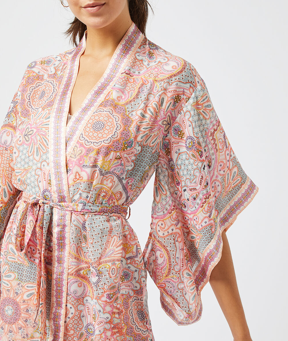 Satynowe kimono z nadrukiem wielokolorowy.