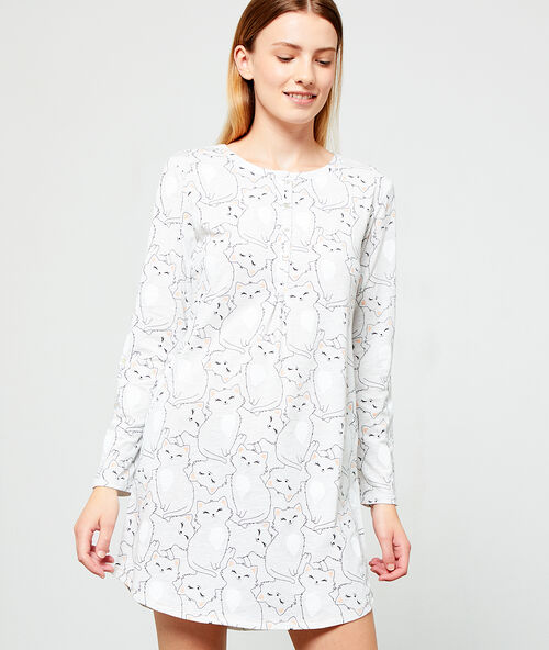 Koszula nocna w kotki ecru.