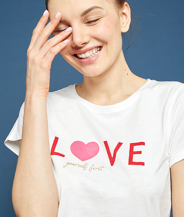 T-shirt z napisem 'love yourself first' T-shirt z napisem 'love yourself first';${refinementColor}