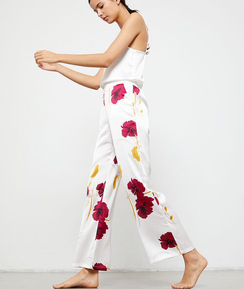 Satynowe spodnie w kwiatowy deseń ecru.