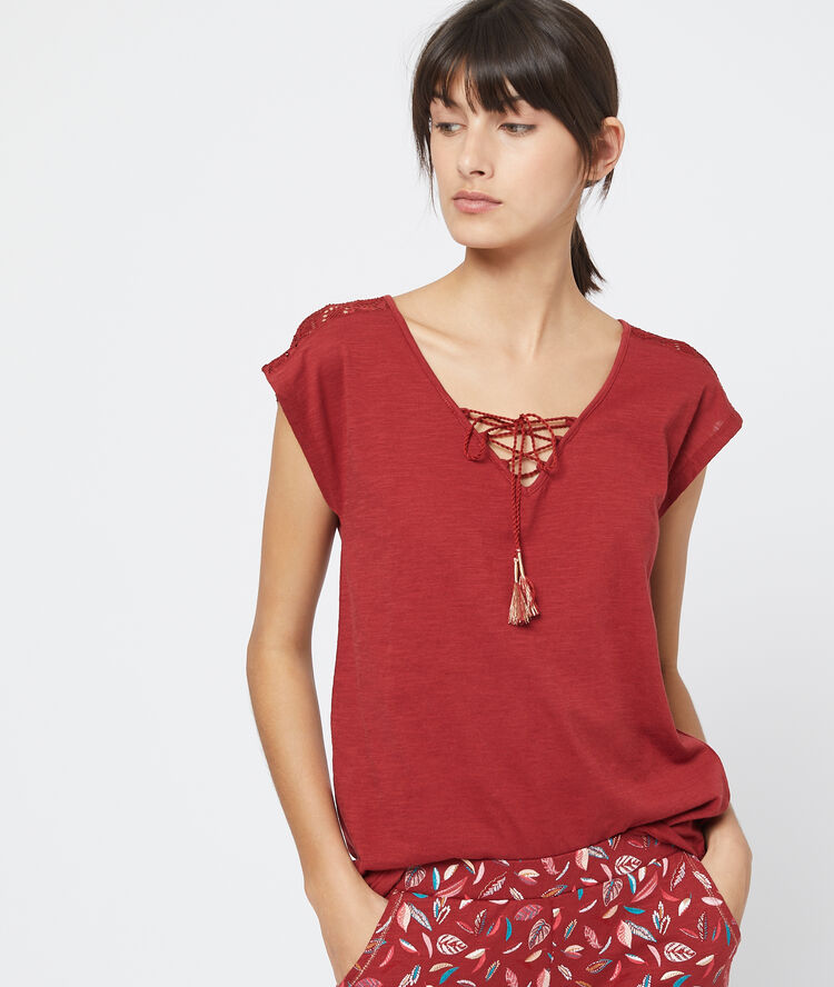 T- shirt z plecami z koronki bordowy.
