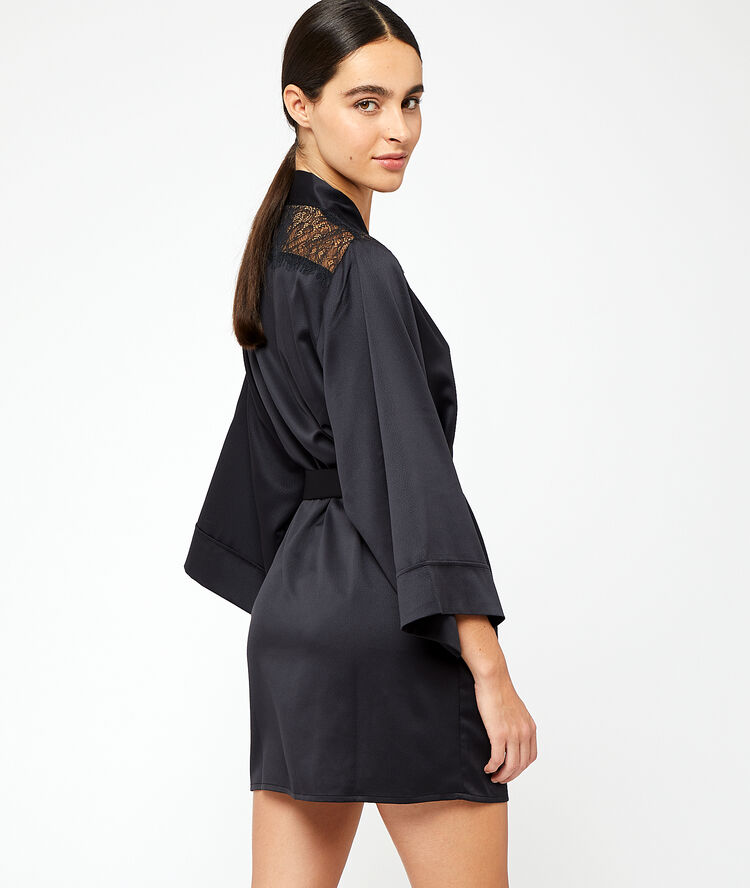 Satynowe kimono, plecy i ramiona z koronki czarny.
