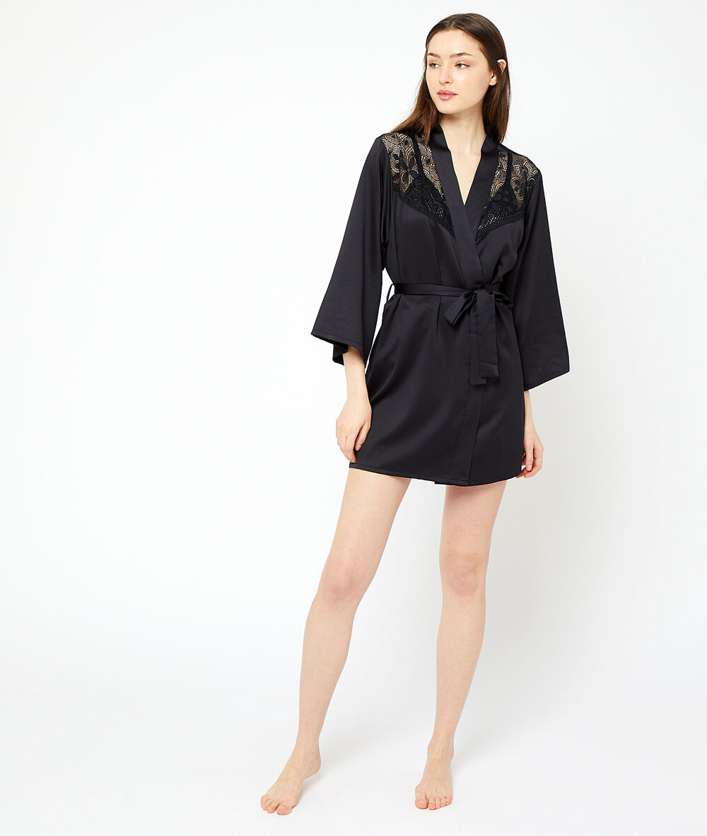 Kimono z detalami z koronki czarny.
