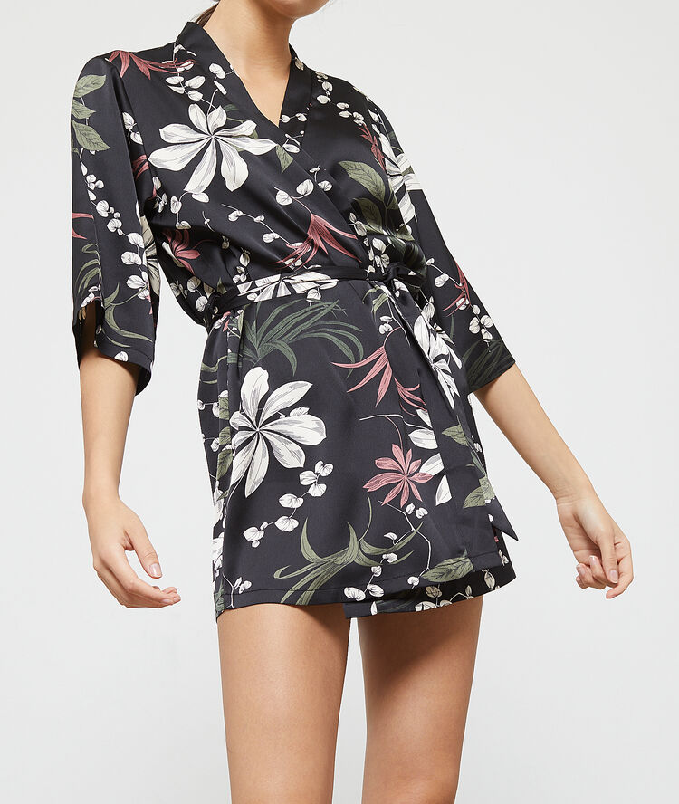 Satynowe kimono z kwiatowym nadrukiem czarny.