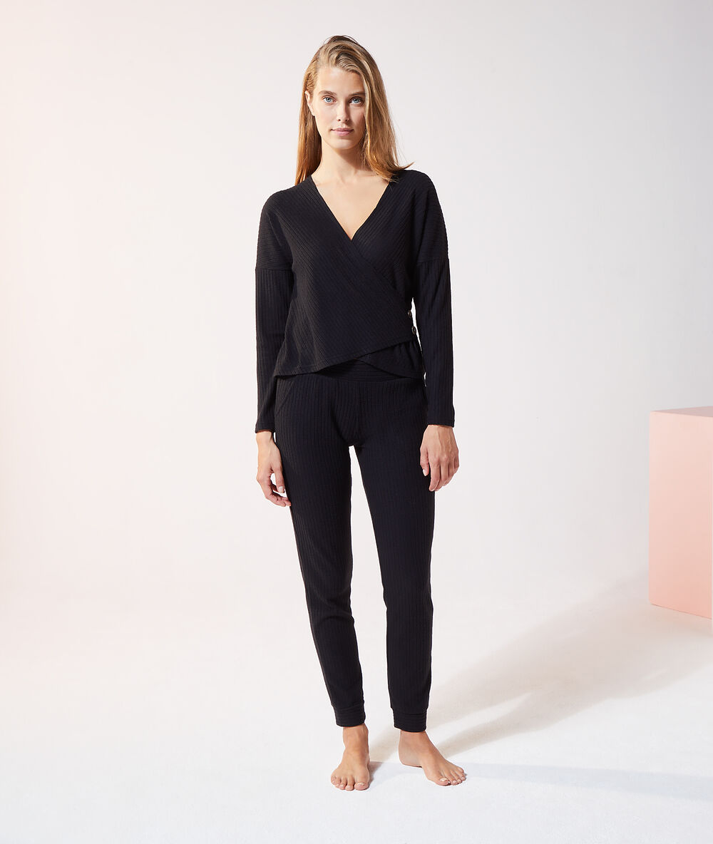 Top loungewear z dekoltem kopertowym czarny.