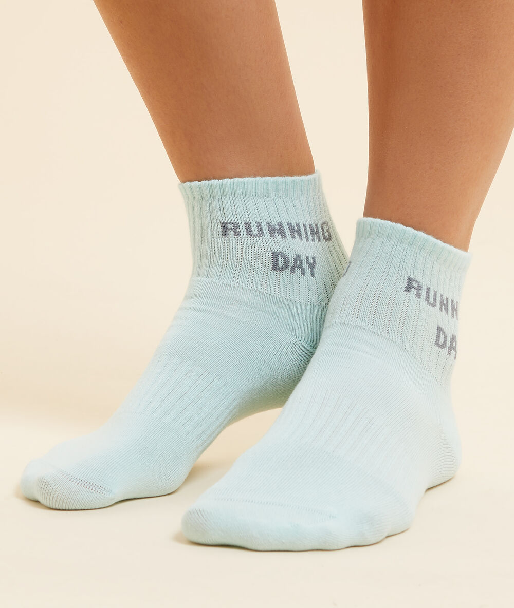 Skarpetki sportowe z napisem 'running day' niebieski.