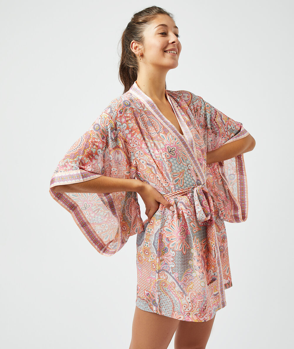Satynowe kimono z nadrukiem wielokolorowy.