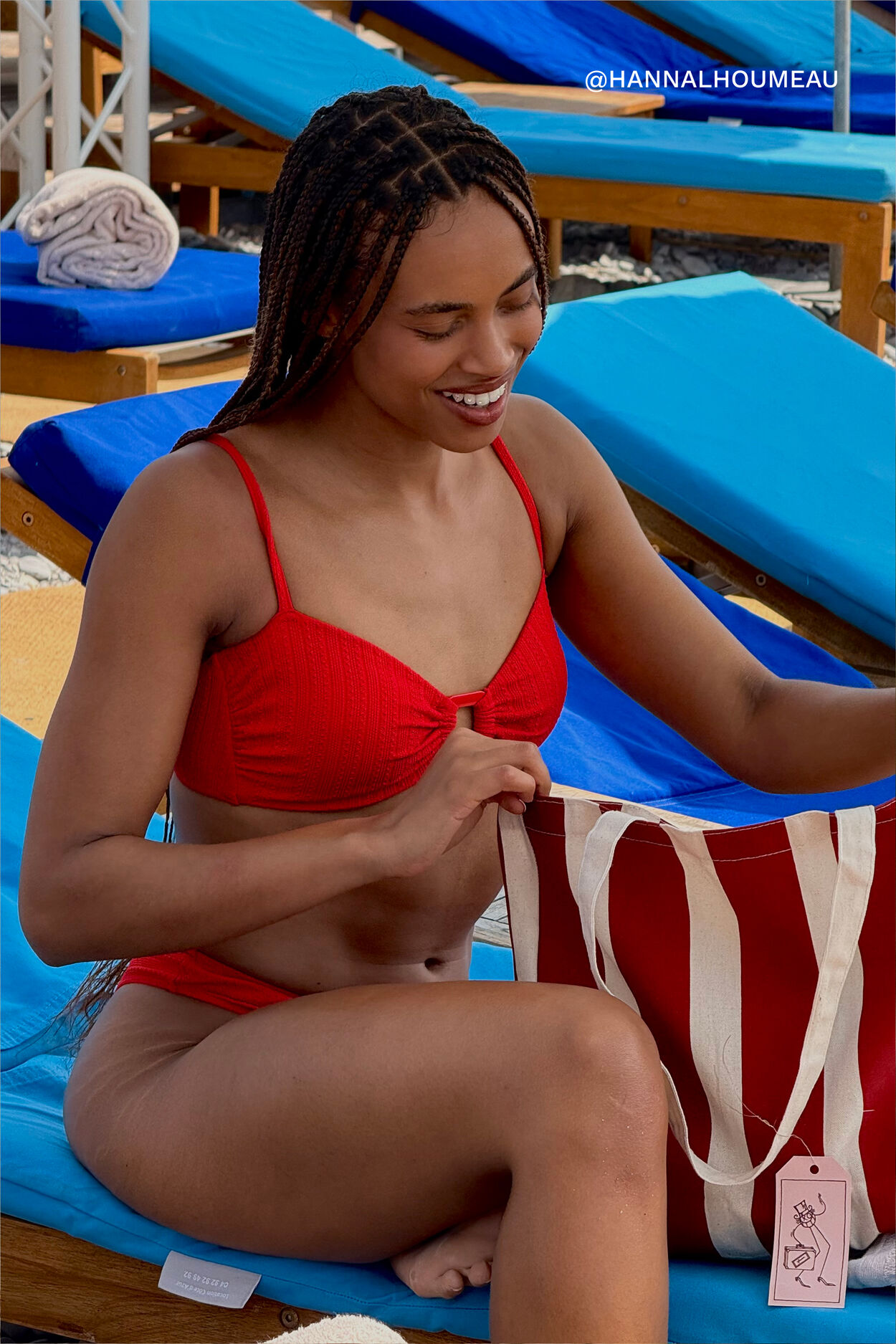 Biustonosz sportowy góra od bikini z ozdobnym kółkiem
