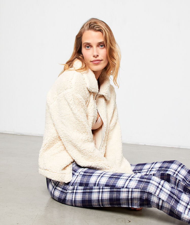 Bluza z pluszowego materiału ecru.