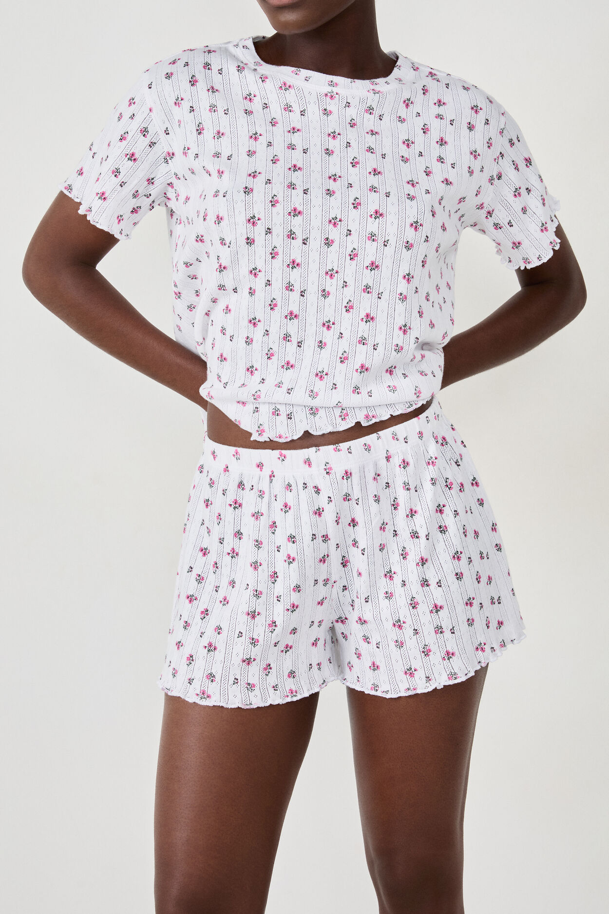 Short de pyjama avec motif fleurs