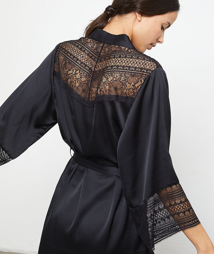 Satynowe kimono ze wstawkami z koronki czarny.