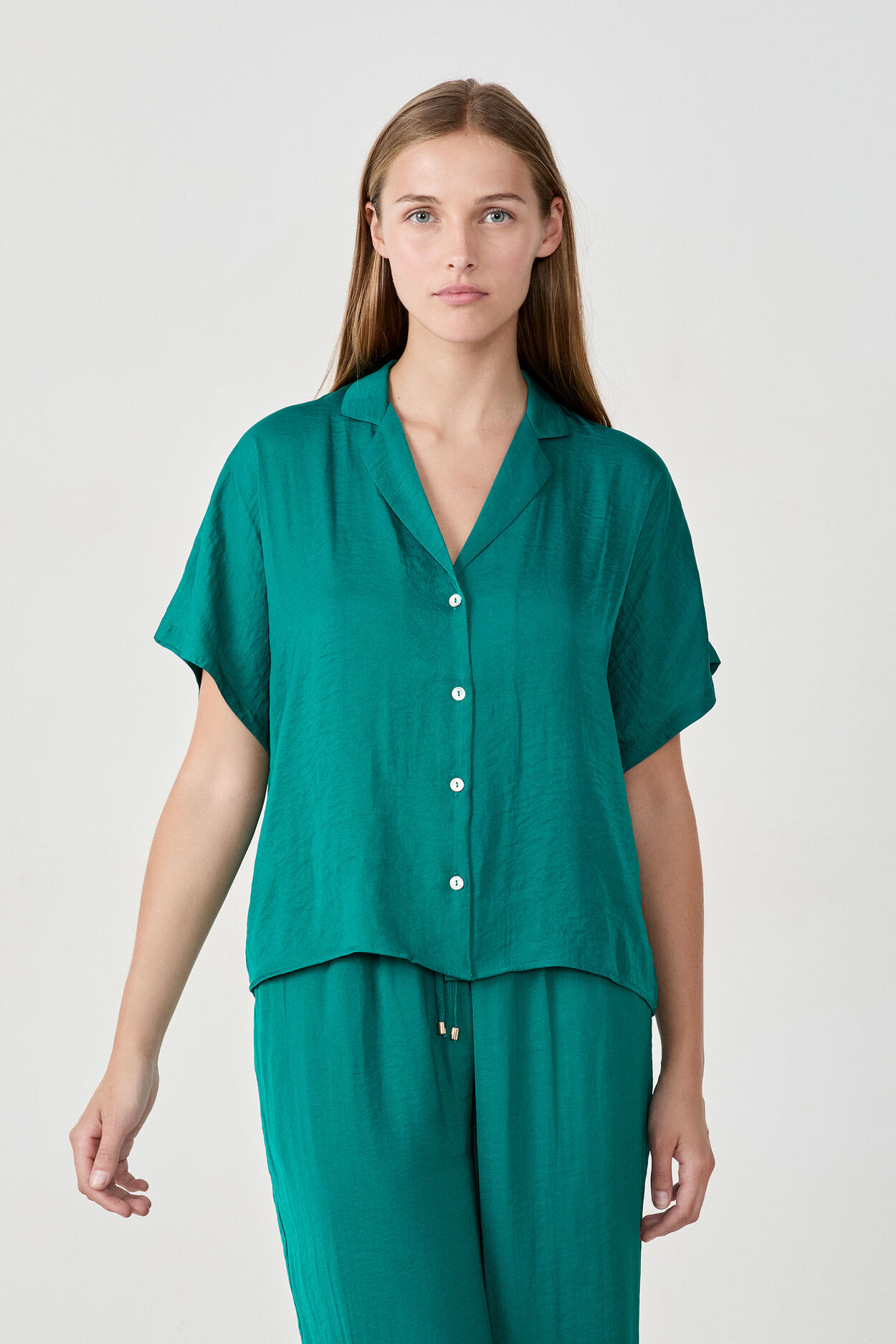 Chemise manches courtes satinée