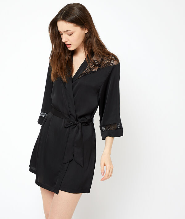 Kimono ozdobione koronką Kimono ozdobione koronką
