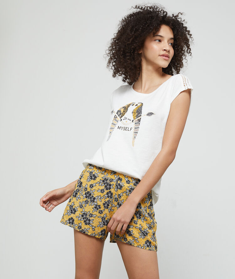 T- shirt z nadrukiem i napisem ecru.