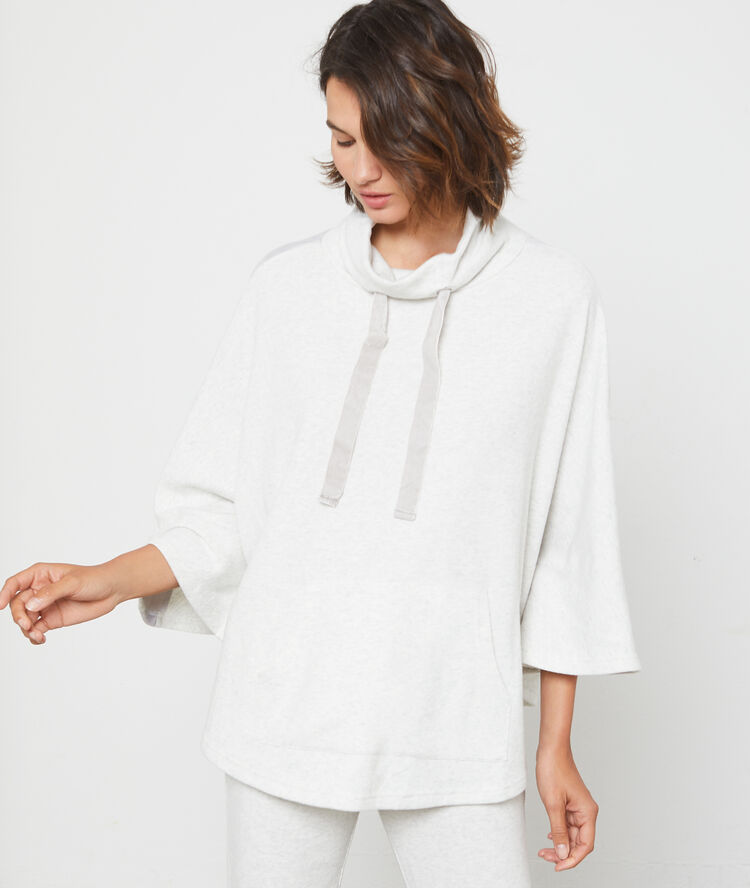 Bluza z szerokimi rękawami ecru.