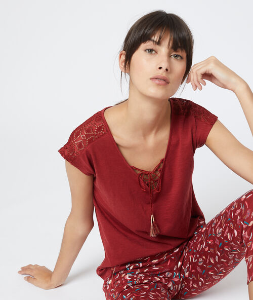 T- shirt z plecami z koronki bordowy.