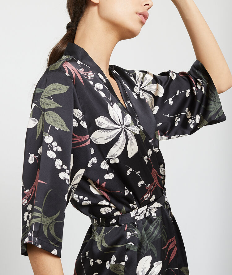 Satynowe kimono z kwiatowym nadrukiem czarny.