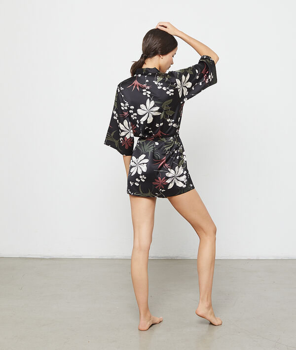 Satynowe kimono z kwiatowym nadrukiem Satynowe kimono z kwiatowym nadrukiem