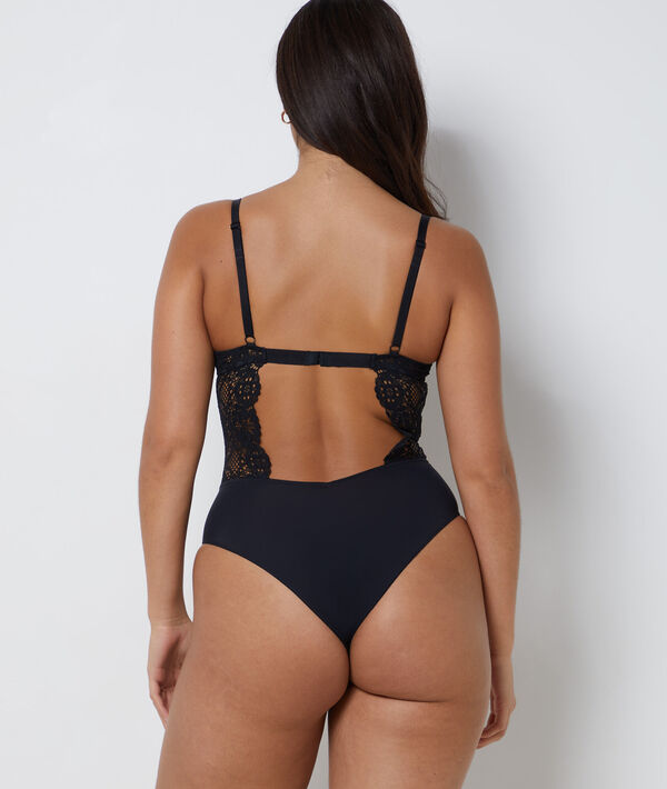 Koronkowe body, odkryte plecy Koronkowe body, odkryte plecy