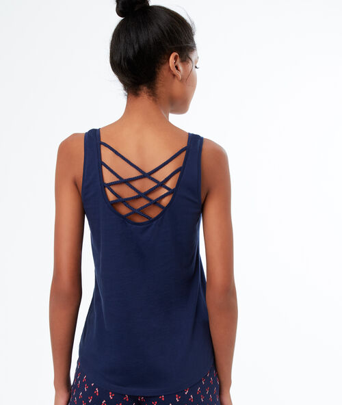 Top z napisem bleu.