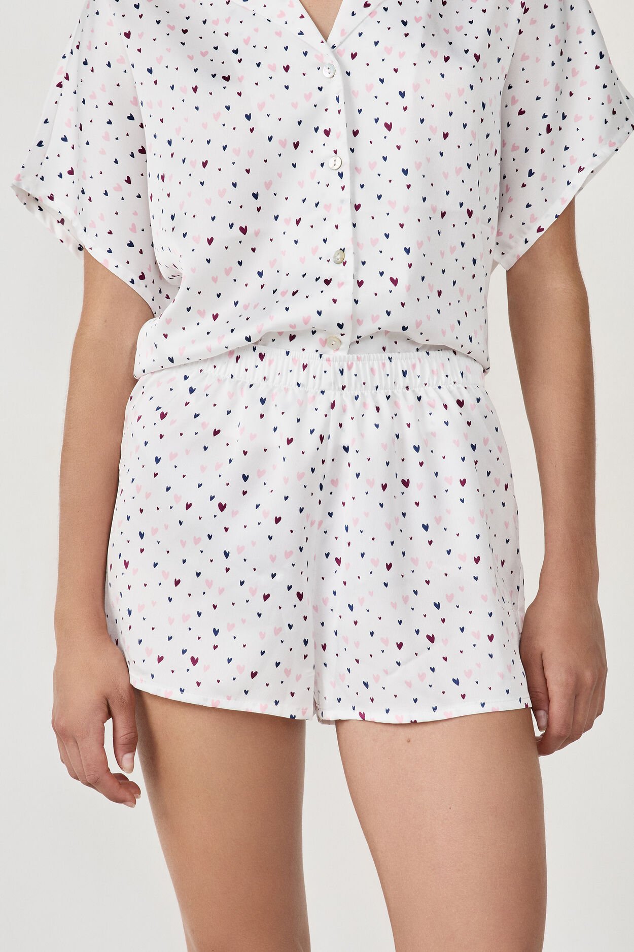 Short de pyjama en satin imprimé cœurs