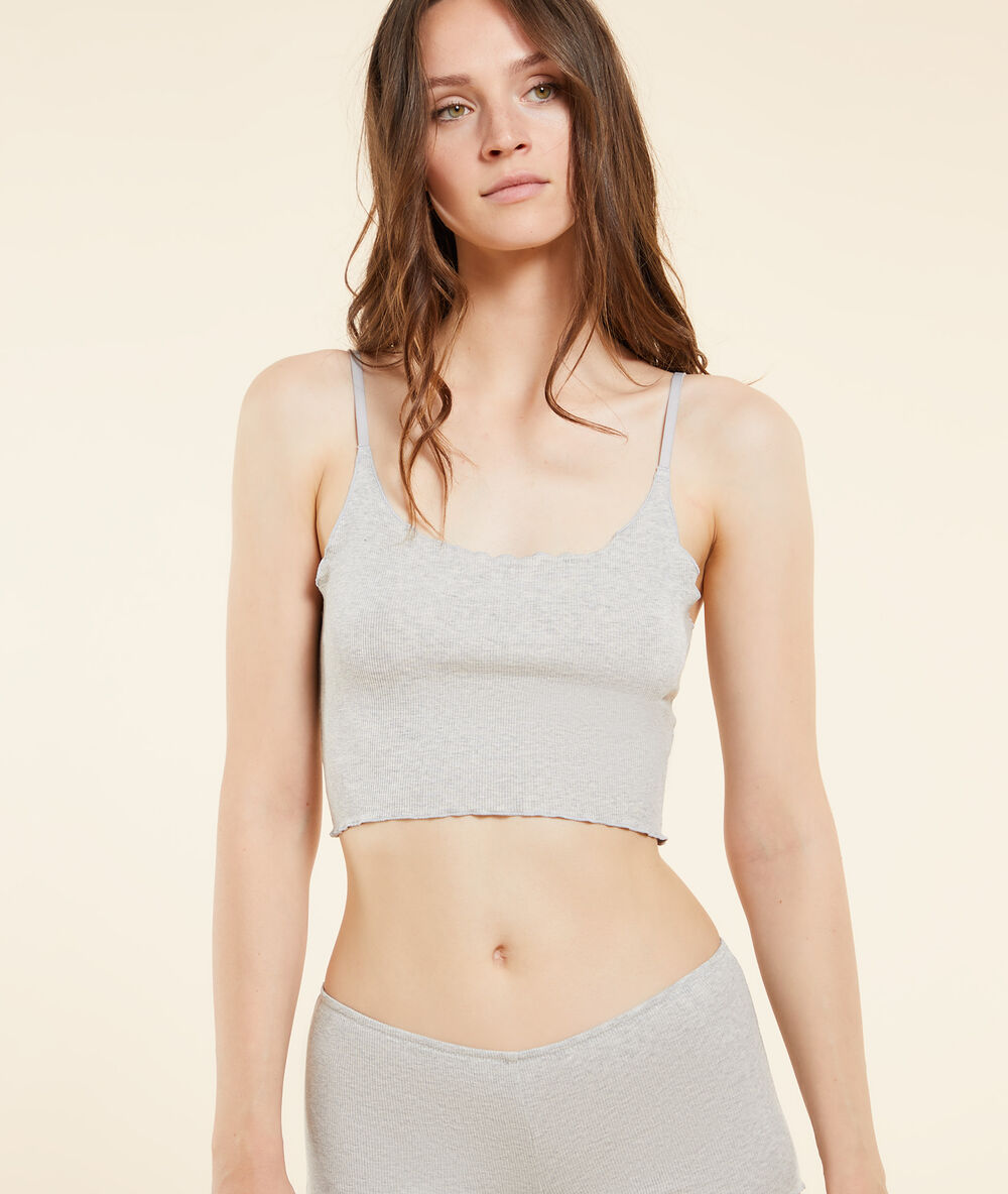 Prążkowany crop top na ramiączkach jasnoszary.