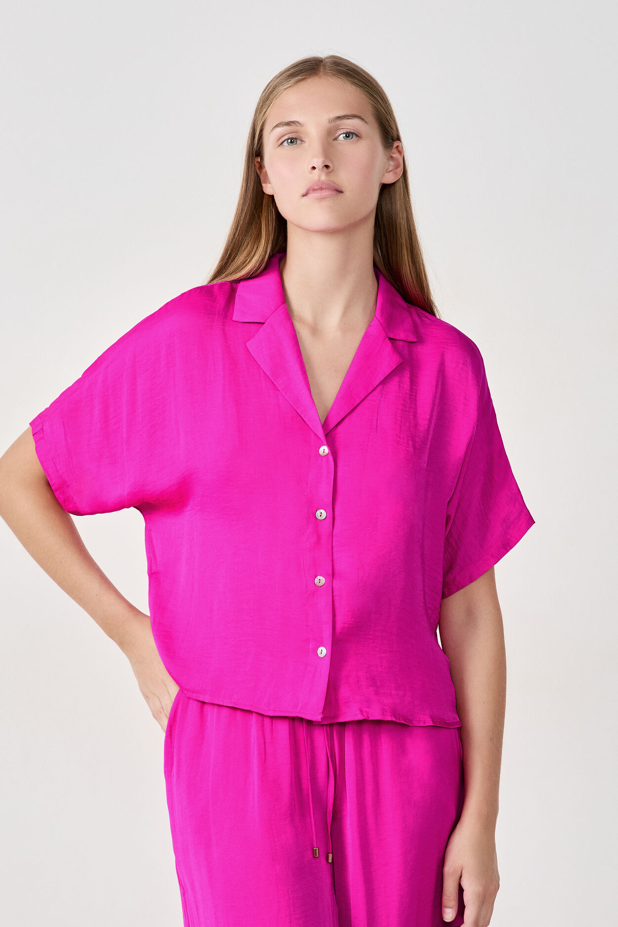 Chemise manches courtes satinée