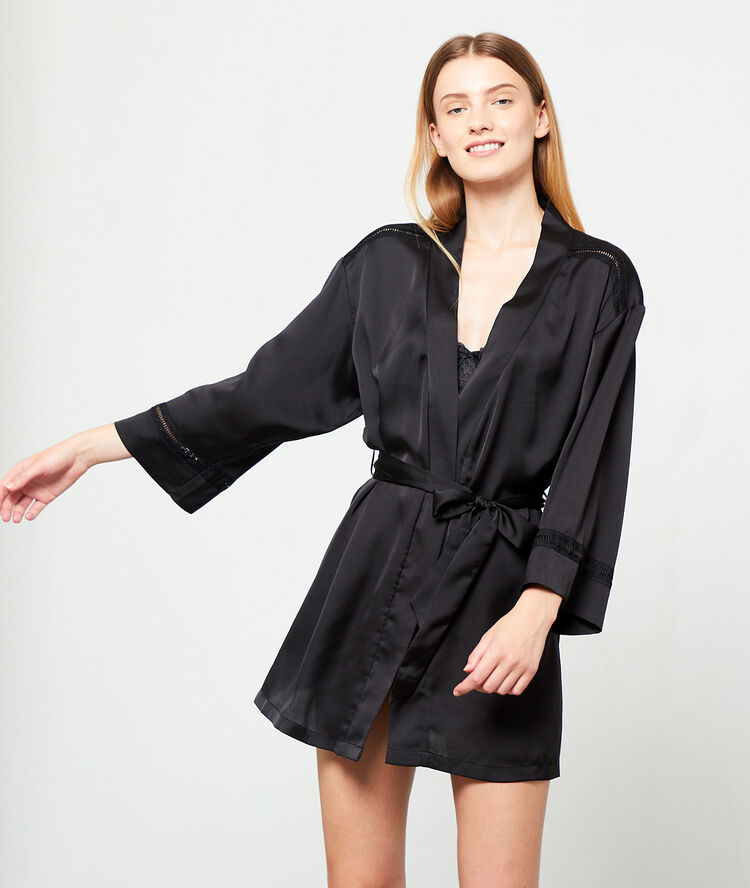 Satynowe kimono czarny.