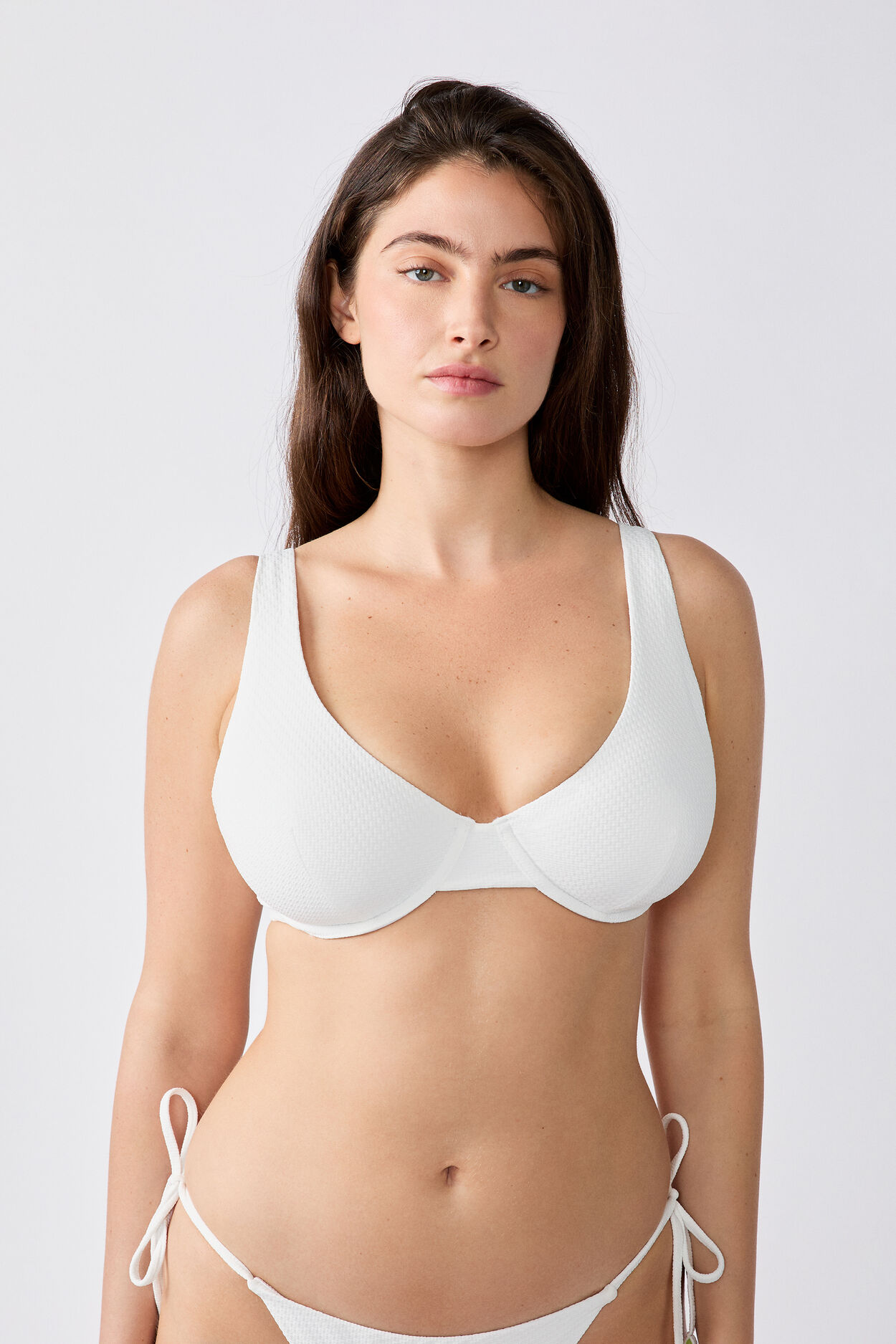 Biustonosz trójkątny z fiszbinami - góra od bikini