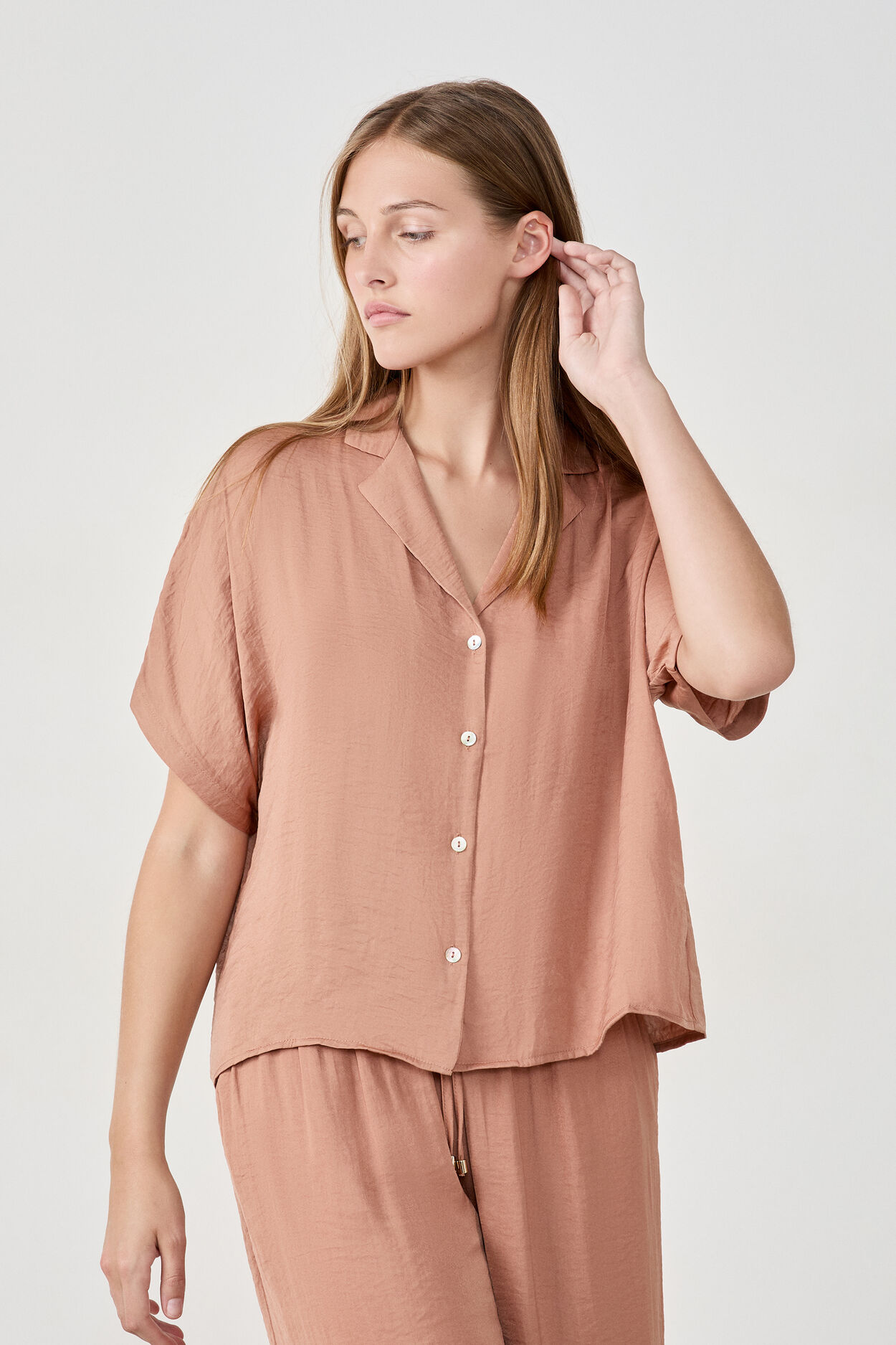 Chemise manches courtes satinée