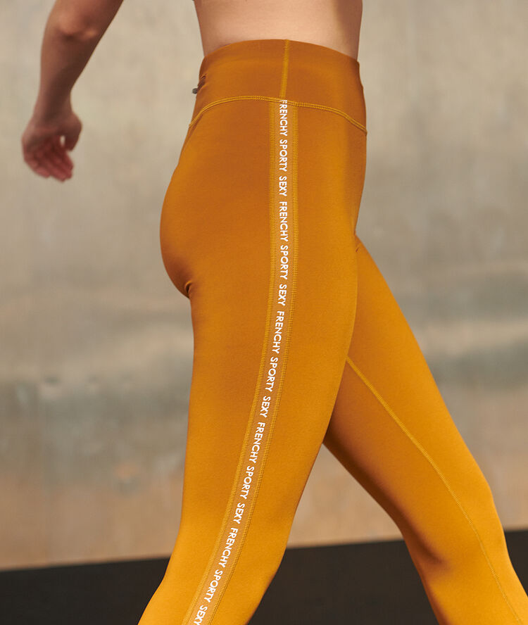 Krótkie legginsy treningowe kremowo-beżowy.