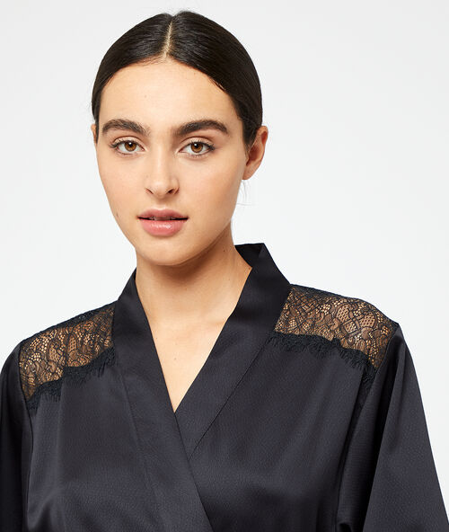 Satynowe kimono, plecy i ramiona z koronki czarny.